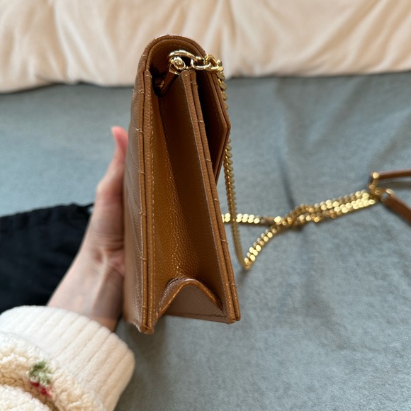 Yves Saint Laurent ENVELOPE CHAIN WALLET IN GRAIN DE POUDRE LEATHER - Picture 6 of 15